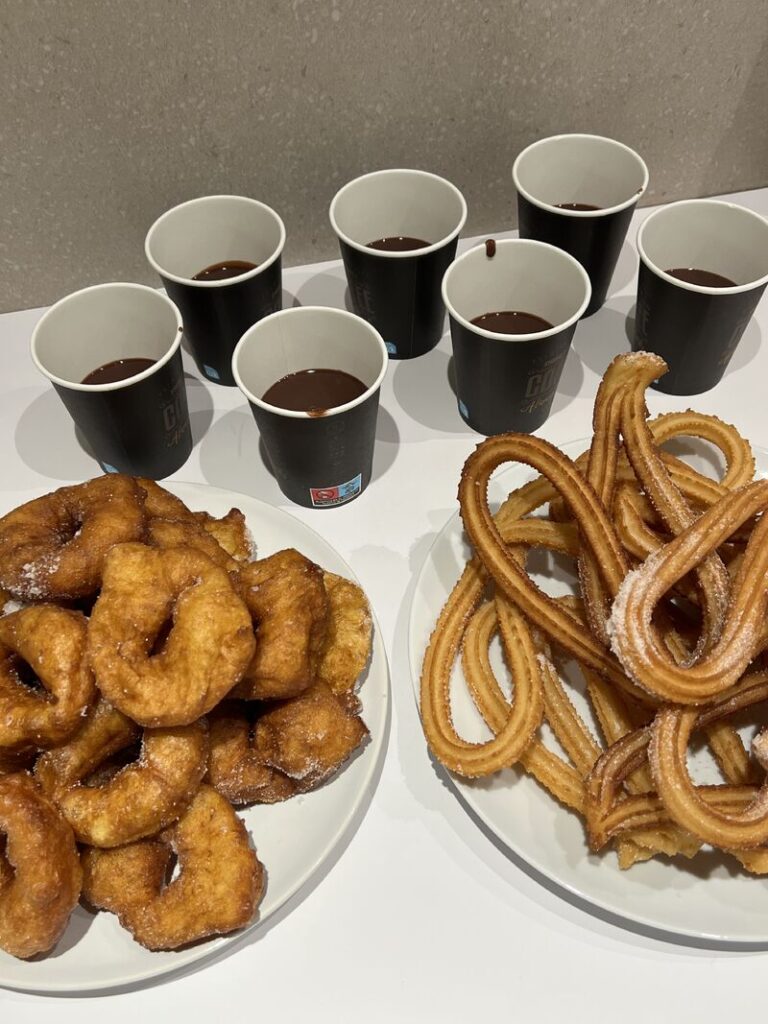 Churros y bunuelos PEREZ DOMINGO We live on autopilot, and from time to time, it’s also necessary to stop.