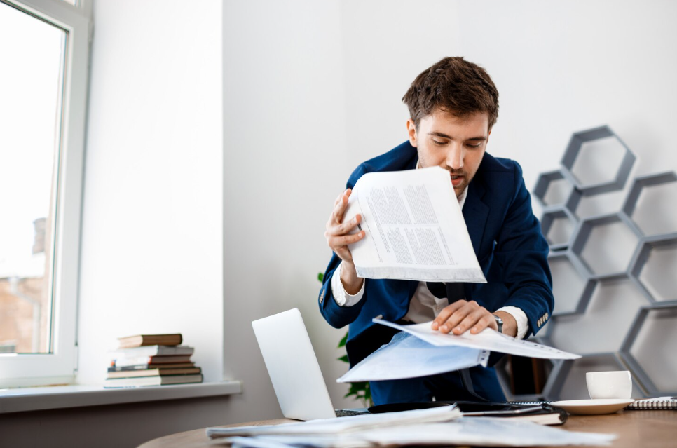 chico haciendo renta 2025 Campaña de Renta y Patrimonio